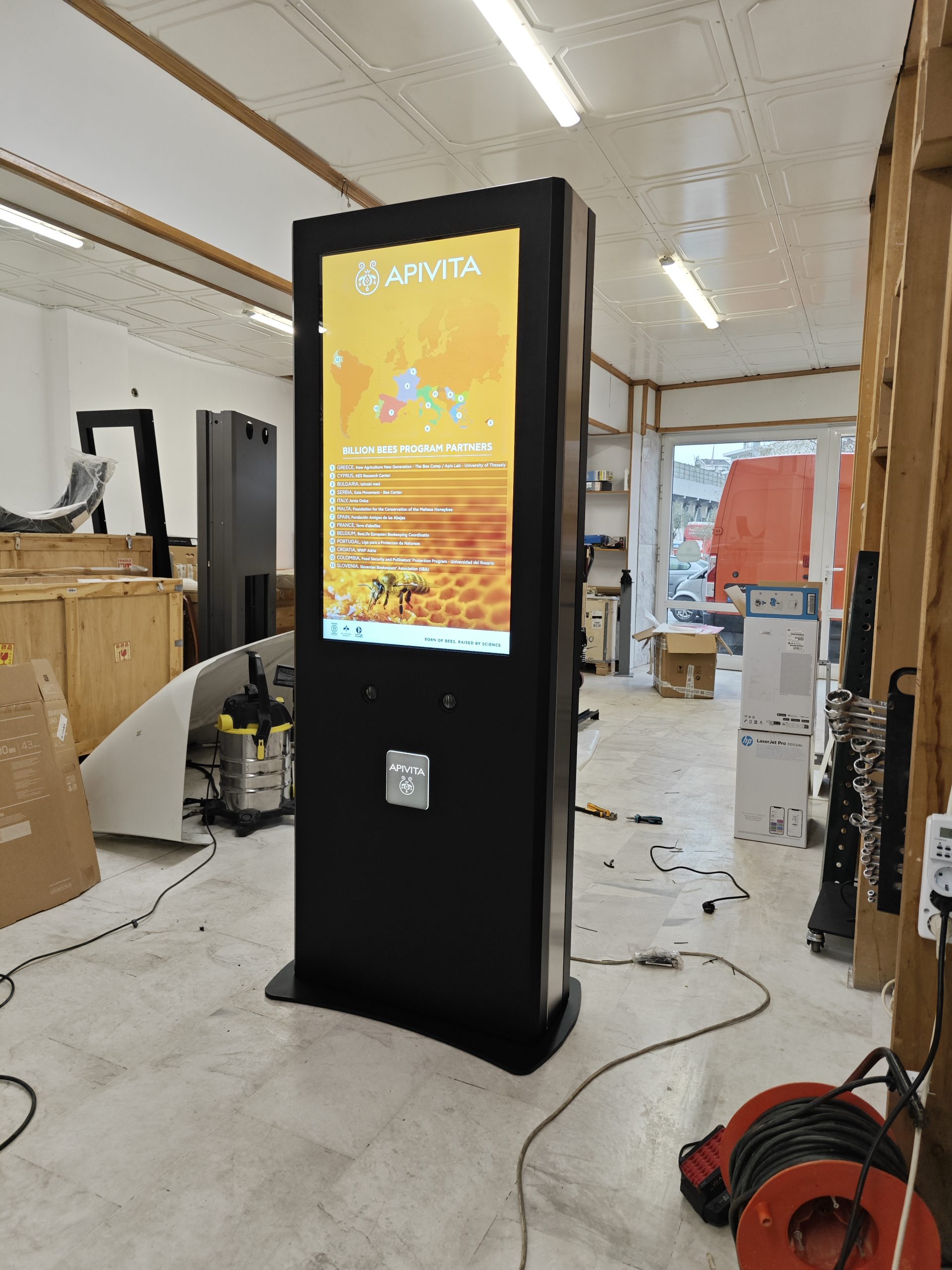 info-kiosk-giant-apivita
